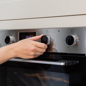 Russell Hobbs Double Oven – 110L Electric Cooker