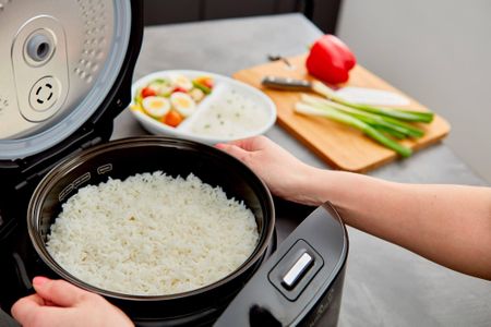 Yum Asia Bamboo Rice Cooker 1.5L – Black