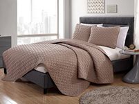 VCNY Home Quilt Super Soft Reversible Bedding Set with Matching Shams, Full/Queen, Nina Taupe