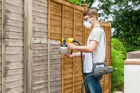 WAGNER Fence & Decking Paint Sprayer – 1400ml, 460W, 1.8m Hose