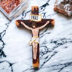 KariGhar Resin Cross Crucifix, Jesus Christ, Cross Jesus, Crucified Jesus Wall Hanging Idol for Altar, Housewarming, Multicolour, 12 Inches