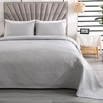 Qucover Light Grey Bedspread King Size 3-Piece Lightweight Breathable Polyester Floral Pattern Ultrasonic Quilting Technology Bedspreads with Pillow Shams, 240x260cm