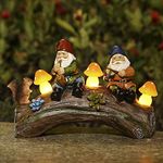 THE ENCHANTED GARDEN Outdoor Gnomes Statue Resin Gnome Figurine Solar Powered LED Mushroom Garden Lights Resin Figurine for Patio Lawn Yard Décor