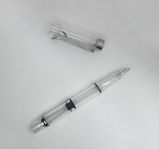 Inkursive Manga Stylo-plume avec plume Maru semi-flexible (stylo de cartographie), démonstrateur, grande capacité à piston rempli de piston (transparent)
