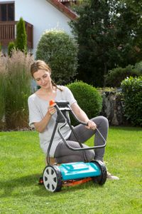 Gardena Classic Manual Cylinder Lawn Mower 33cm – Low-Noise, Precision Steel Blades