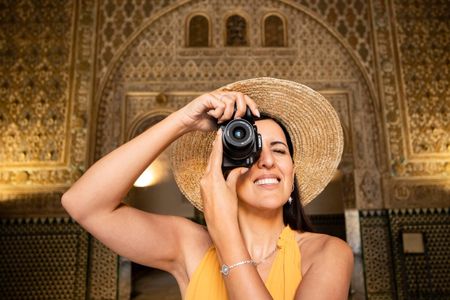 Canon EOS R10 Mirrorless Camera with 18-45mm Lens