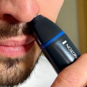 Remington Men’s Nose, Ear & Eyebrow Trimmer – Waterproof, Cordless, 2 Combs