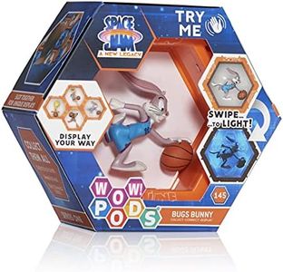 WOW! PODS - Colección Space Jam - Bugs - Figura Coleccionable con luz y Sensor de Movimiento (Deqube 918SJ100101)