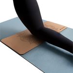 Navaris Cork Yoga Knee Pad - Non Slip for Exercise Mats - 0.2" (6mm) Extra Thick Yoga Mat Padding for Pilates & Home Exercise Mat - Travel Lightweight & Rollable - For Men & Women