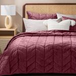 EVERGRACE 3 Pieces Quilt Set King, Luxurious Velvet Quilts, Ultra Soft Lightweight Comforter Set, Matelasse Oversized Diamond Bedspread Coverlet for Winter with 2 Shams, Burgundy, 108"x96"