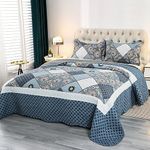 Qucover Quilted Bedspread Polyester Microfiber Blue Floral Patchwork Pattern Bedspread and Pillow Shams, Lightweight Soft Coverlet Quilted Throw for King Bed 250x270 cm