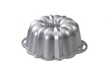 Nordic Ware Platinum Anniversary 12-Cup Bundt Pan, Original Cast Aluminium Bundt Tin, Bundt Cake Tin with Fluted Pattern, Cake Mould Made in the USA, Colour: Silver