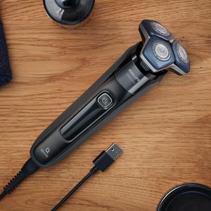 Philips Series 7000 Electric Shaver – Wet & Dry, SkinProtect Technology