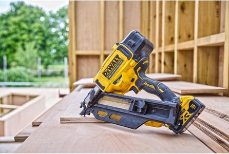 DEWALT 18V XR Framing Nailer – Cordless Nail Gun
