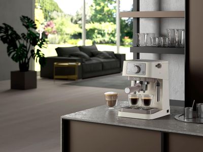 DeLonghi Stilosa Manual Coffee Machine – Compact Espresso Maker