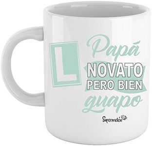 SUPERMOLON - Taza Papá Novato pero bien Guapo" - Taza de Cerámica - Apto para Lavavajillas y Microondas - Capacidad 33cl - Regalo Padre
