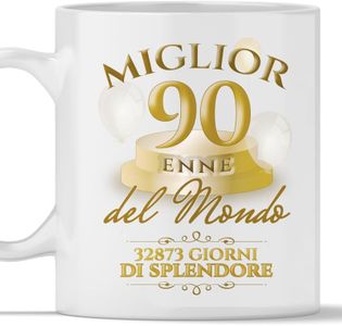 TeeDesign Tazza Elegante 90 anni. Regalo di Natale o Compleanno, Tazza simpatica e semplice per amico, amica, fratello, collega.