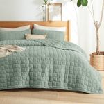 Bedsure Quilt Bedding Set Green Bedspread Coverlet Queen Size - Lightweight Soft for All Seasons, Square Embroidery Quilt Set, 3 Pieces, 1 Quilt (90"x96") & 2 Pillow Shams (20"x26")