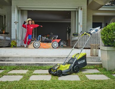 Ryobi 18V Cordless Lawnmower – 33cm Cutting Width