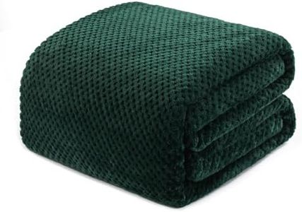 Exclusivo Mezcla Fleece Bed Blanket Queen Size, Super Soft and Warm Blankets for Couch, Sofa and Bed Waffle Textured, Cozy, Fuzzy and Lightweight, Forest Green, 230x230 CM