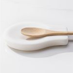 Navaris Marble Spoon Rest 2pcs Set - Spoon Holder for Your Kitchen Tools - Rest Your Tea Spoon, Metal Spatula, or Utensil - Snow White Marble with Non-Slip Feet