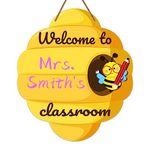 D24TIME Personalized Welcome Sign for Classroom Door Decorations Teacher Name Sign Bee Decor Welcome to Our Classroom Door Sign Hanger Back to School Hanging Sign Teacher Supplies Classroom Decoration