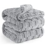 Bedsure Fleece Throw Blanket King Size for Bed - Checkered Large Blanket for Sofa, Fluffy Cosy Warm Blankets for Women, Grey, 230x270 cm