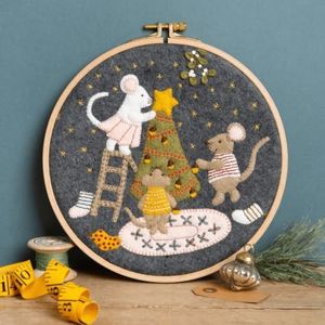 Wizardi Applique Felt Kit - Christmas with the Mouse Family APPXMF1O Corinne Lapierre