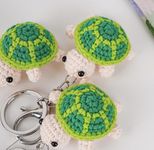 GLOSSYPLUS Crochet Turtle Keychain Cute Turtle Keychain for Women Girls Handmade Knitted Turtle Keyring Kawaii Charms Accessories for Backpack Car Key Bag Personalized Gifts