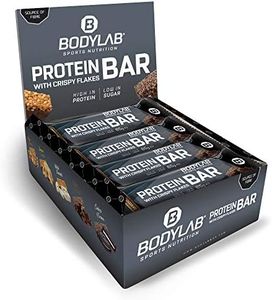 Bodylab24 Crispy Protein Bar Chocolat Crispy 12x65g, barre protéinée avec 27g de protéines par barre, snack fitness pauvre en sucre, barre protéinée croustillante avec beaucoup de fibres
