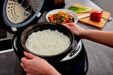 Yum Asia Sakura Rice Cooker – 8 Cup Capacity