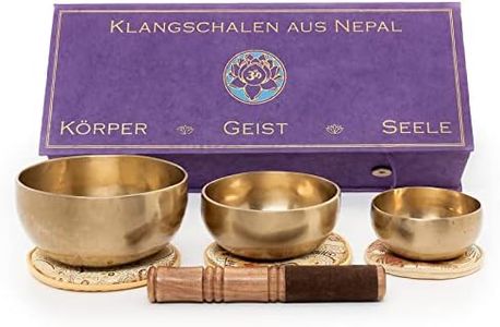 Körper-Geist-Seele-Box mit 3 feinen Klangschalen für das Herz-Chakra, das Stirn-Chakra und Kronenchakra für Meditation u. Klang-Therapie I Handgeschmiedet I Inkl.Klöppel/Pads I Fair Trade aus Nepal