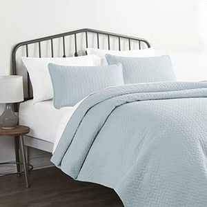 Linen Market 3 Piece Pale Blue Quilt Queen Size Bed Set - A Lightweight Bedspread & Machine Washable Quilts - Includes Quilted Coverlet and Two Pillow Shams - Perfect Bedding Quilts (Queen Size Sets)