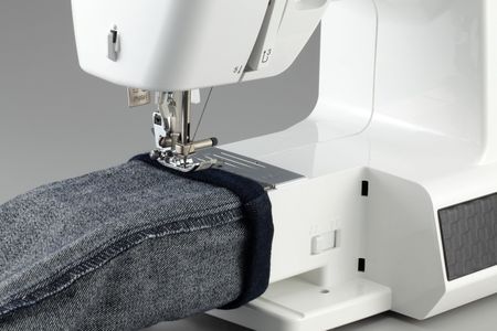 Brother HF27 Heavy Duty Sewing Machine – 27 Stitches, Metal Frame