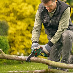 Bosch 18V Mini Chain Saw – Cordless Compact Pruning Tool