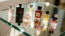 BEAUTIVANA Mini Perfume Gift Set for Women – 12-Piece Floral & Citrus Fragrance Collection, Travel Size Body Spray Variety Pack with Heart-Shaped Display Box for Birthday & Holiday Gifts
