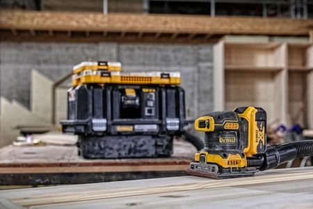 DEWALT 18V XR Cordless Palm Sander – Compact Power Tool