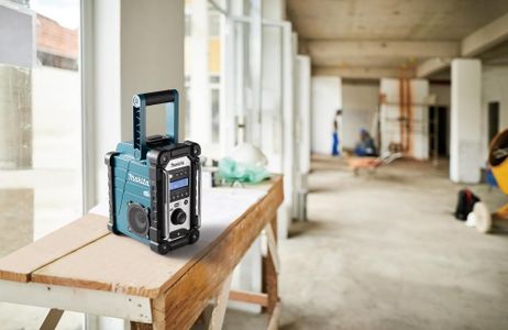 Makita DAB Job Site Radio – Portable Cordless Site Speaker