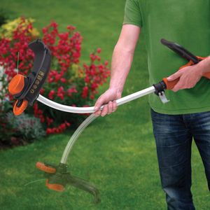 BLACK+DECKER Electric Strimmer, 700W Corded – 33cm Cutting Width, Auto Feed
