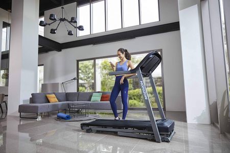 Horizon Fitness TR3.0 Folding Treadmill – Bluetooth, Incline, 127x40.6cm Deck