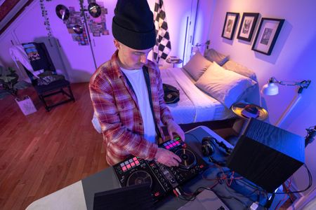 Hercules DJ Essentials Kit – Complete Beginner DJ Controller Set