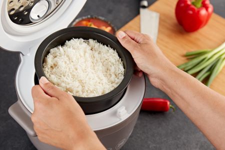 Yum Asia Tsuki Mini Rice Cooker – Pebble Grey, Compact Design