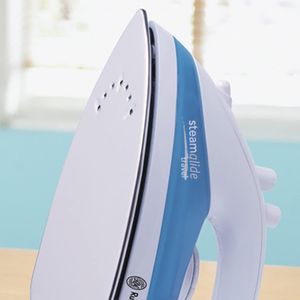 Russell Hobbs Dual Voltage Travel Iron – Steam Glide, 80ml Tank, Stainless Steel Soleplate