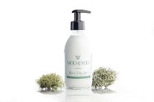 Moo & Yoo Miracle Body Lotion - Marula Oil & Icelandic Moss - Moisturising Cream for Men & Women - Natural Skin Care - Vegan & Cruelty Free - 250ml Recyclable Glass Bottle