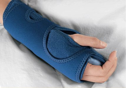 FUTURO Night Wrist Support Brace – Adjustable Splint for Pain Relief
