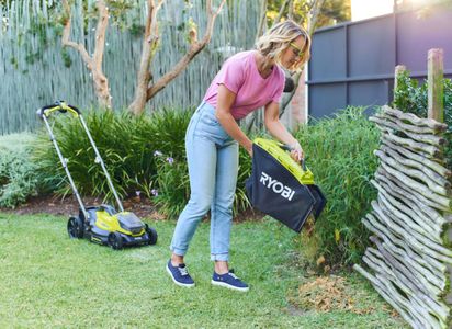 Ryobi 18V Cordless Lawnmower – 33cm Cutting Width