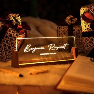 Pahdecor Placa de nombre de escritorio personalizada, placa de nombre de escritorio de oficina grabada personalizada, placa de identificación de acrílico con luz nocturna, promoción de nuevo trabajo,