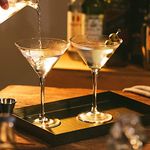 HUNGYAN Martini Cocktail Glasses Set of 2 - Crystal Martini Serving Glasses with Stem - Elegant Cocktail Champagne Glasses for Bar, Martini, Cosmopolitan, Manhattan, Gimlet, Pisco Sour 135 ml,Clear.