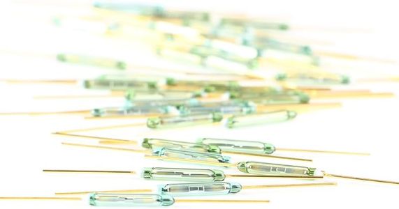 JESSINIE 20Pcs MKA-14103 Reed Switch Gold Tone Leads Glass N/O 7-35AT 2 x 14mm Normally Open Magnetic Induction Reed Switch
