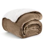 Bedsure Sherpa Fleece Throw Blanket - Fluffy Microfiber Solid Blankets for Bed and Couch Double/Twin Size, Camel, 150x200cm